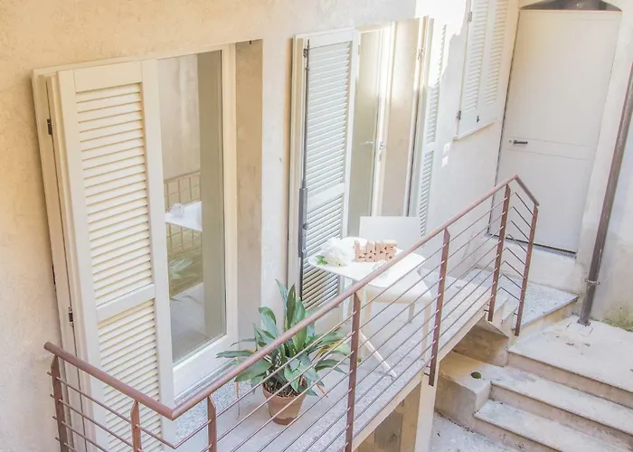 דירה Little Nest Flat ורנה